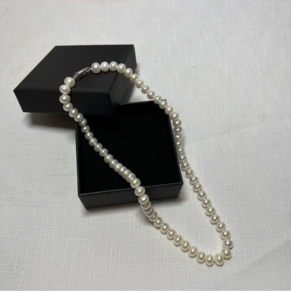 White Classic Pearl Necklace. Timeless Elegance. Sterling lobster clasp - Picture 6 of 6